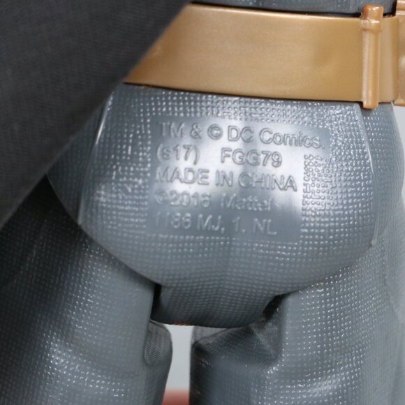 Dc Comics Batman W/Cape Large Action Figure Posable 11" Superhero Mattel - Picture 10 of 10